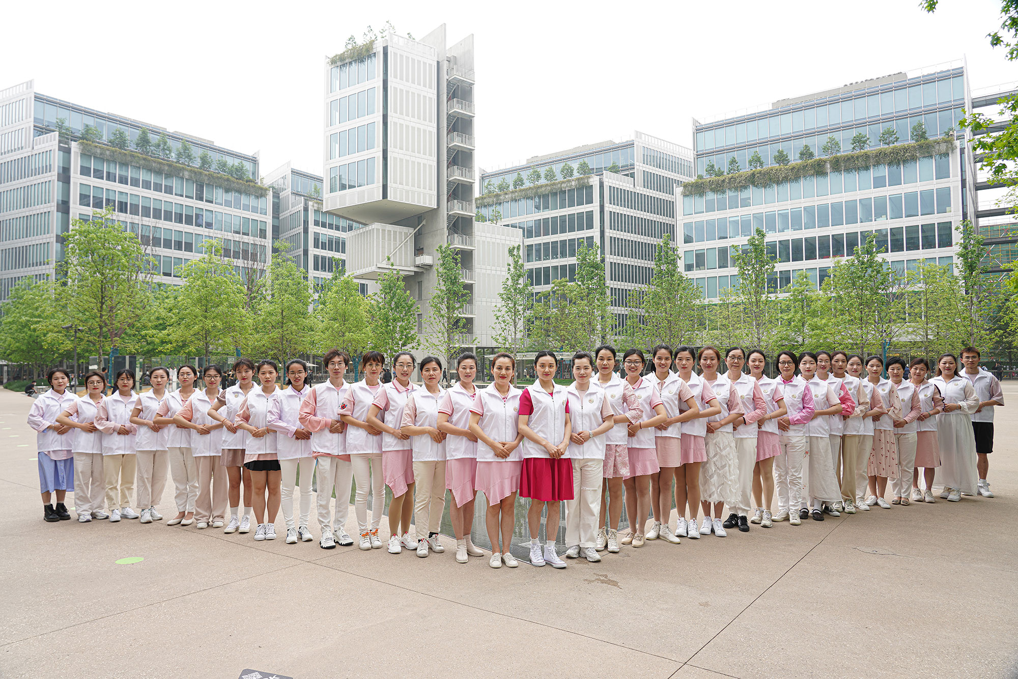 手语姐姐团队:专业手语翻译服务团队合影