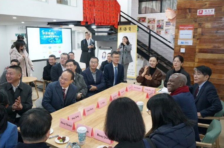 国际劳工组织官员调研手语姐姐智能翻译平台